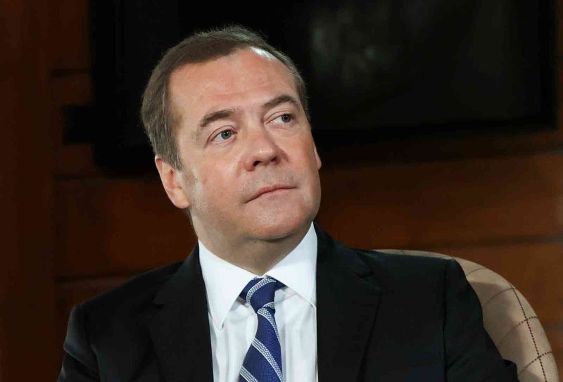 Medvedev: “Kiev NATO’ya katılmaktan vazgeçse bile Rusya operasyonlarını durdurmayacak”
