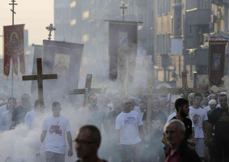 Sırbistan’da yapılması planlanan uluslararası LGBT yürüyüşü Europride protesto edildi
