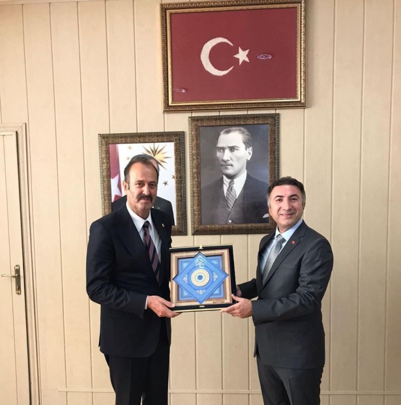 Batman Üniversitesi Rektörü Demir, İzmir Milletvekili Osmanağaoğlu’nu ağırladı
