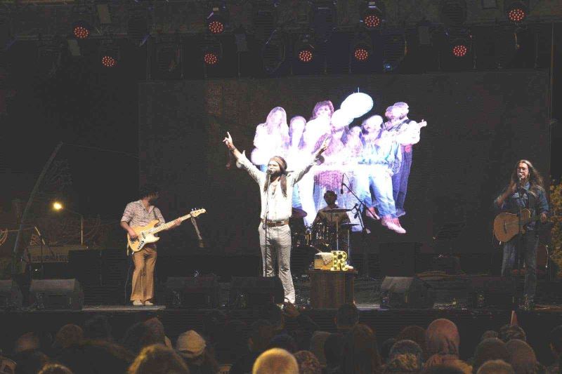 Dumlupınar’da Retrobüs Müzik Grubu konser verdi
