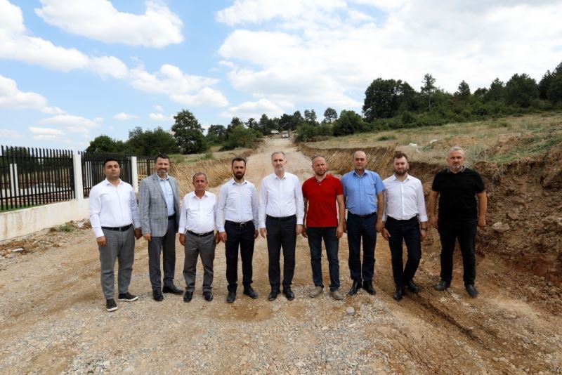 İnegöl Yeniceköy’de 4 kilometre yeni yol hattı oluşturuluyor
