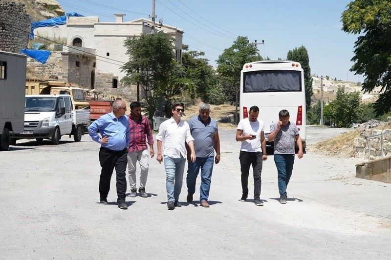 Kaymakam  Maraşlı, “En iyi Turizm köyü” Mustafapaşa köy meydanında incelemelerde bulundu
