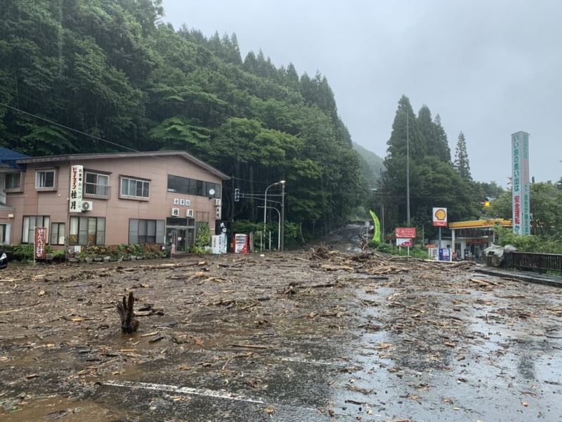 Japonya’da sel: Tren seferleri iptal edildi
