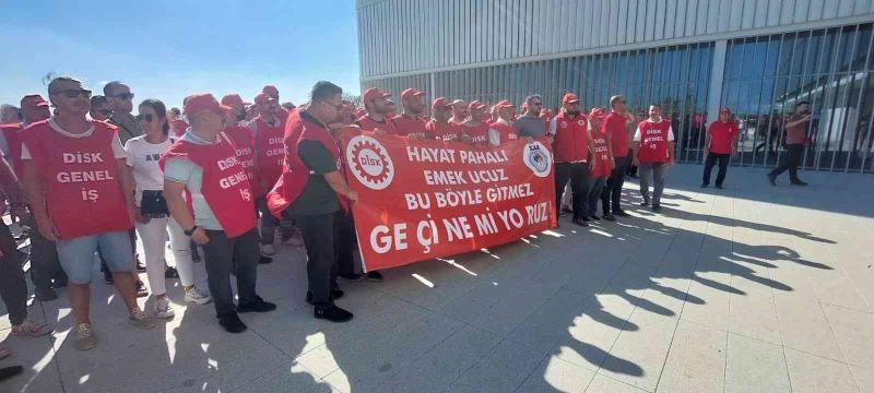 Tekirdağ’da maaşlarını az bulan belediye işçileri eylem yaptı
