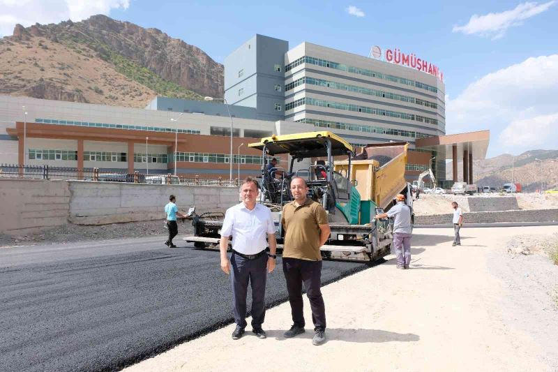 Gümüşhane Devlet Hastanesi’nin yolu asfaltlanıyor

