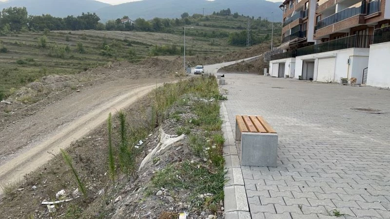 Kendi sitesinin yolunu yapamayan belediyeye tepkiler büyüyor
