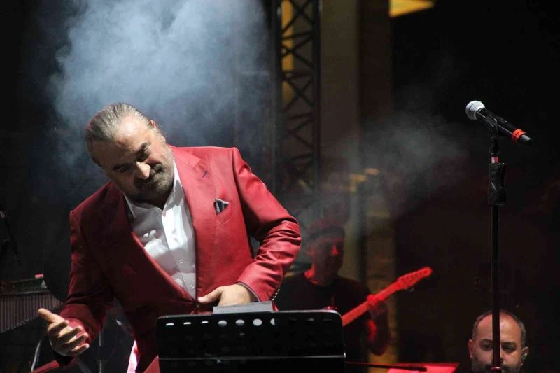 Volkan Konak hem coştu hem coşturdu
