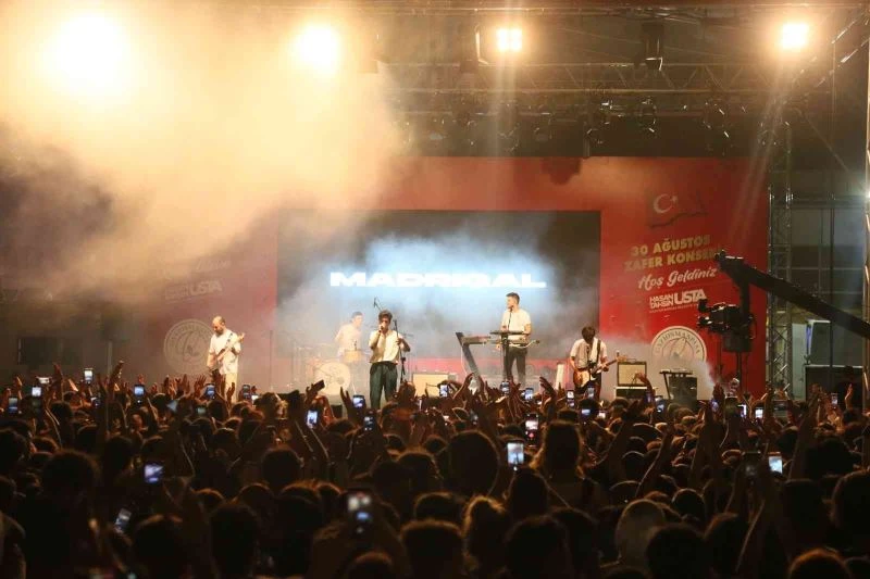 Gaziosmanpaşa’da 30 Ağustos fener alayı ve Madrigal konseri ile kutlandı
