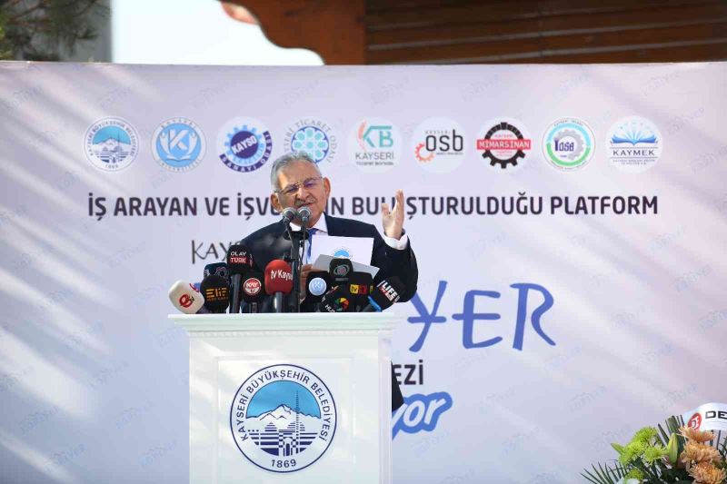 Başkan Büyükkılıç: “İşverenle iş arayanı buluşturduk, 2 bin 176 kişiye iş imkânı sunduk”
