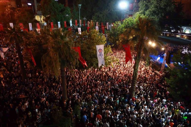 Denizlililer 100. yıl coşkusunu Büyükşehir ile yaşadı
