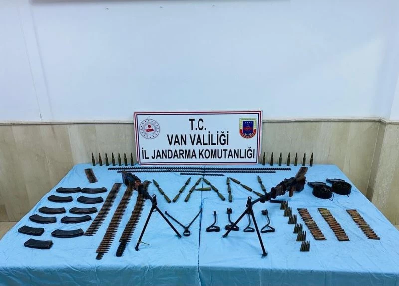 Terörden arındırılan Tendürek’te cephanelik olarak kullanılan mağara ve sığınaklar tek tek tespit edilerek imha ediliyor
