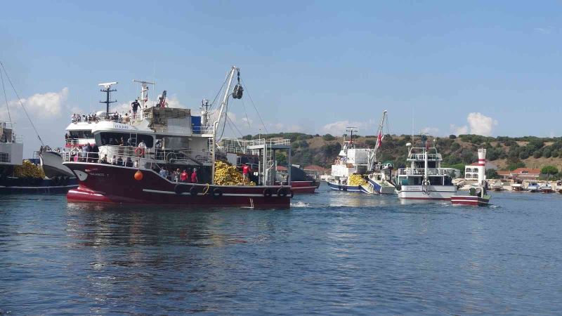 Çanakkale’de balıkçılar, ‘Vira Bismillah’ diyerek denizlere açılmaya başladı
