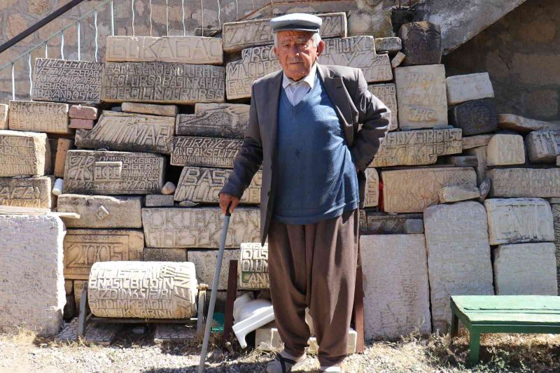 Taşlara olan tutkusu sanata dönüştü
