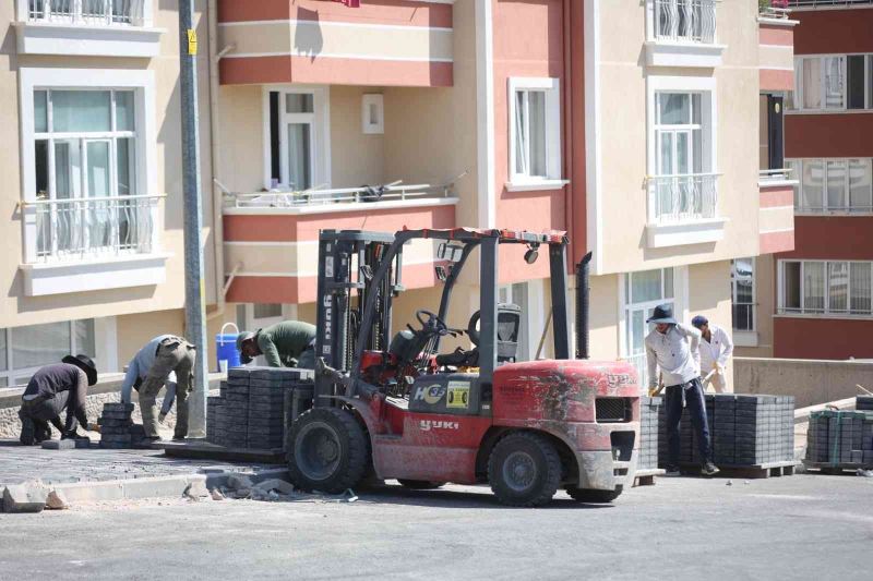 Yaya kaldırımları yenileniyor
