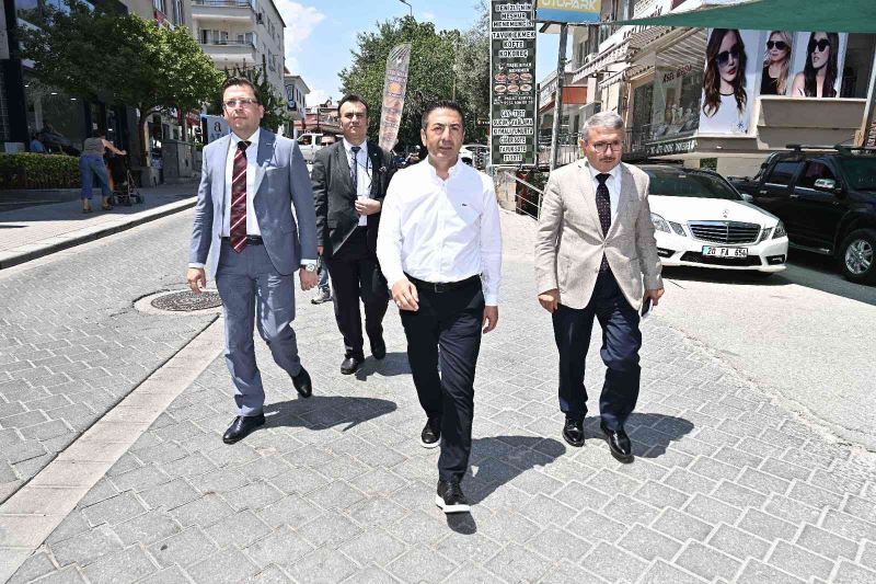 Başkan Erdoğan üye esnafların taleplerini yerinde dinliyor
