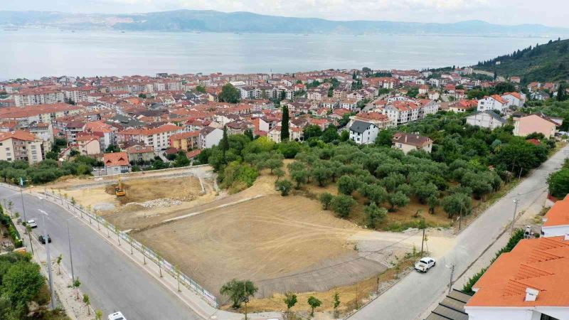 Karamürsel Millet Bahçesinde çalışmalar devam ediyor
