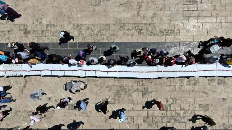 Sivas’ta 58 metre uzunluğundaki sucuk ancak havadan görüntülenebildi
