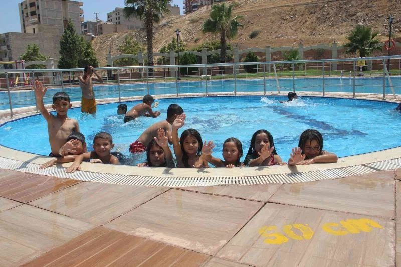 Şanlıurfa’da sıcak hava bunaltıyor
