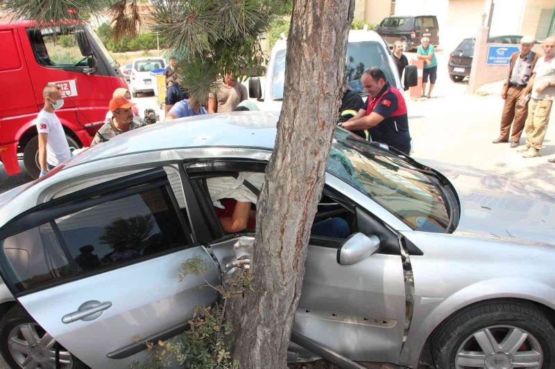 Düğüne gelen aile kaza yaptı, 3 kişi yaralandı
