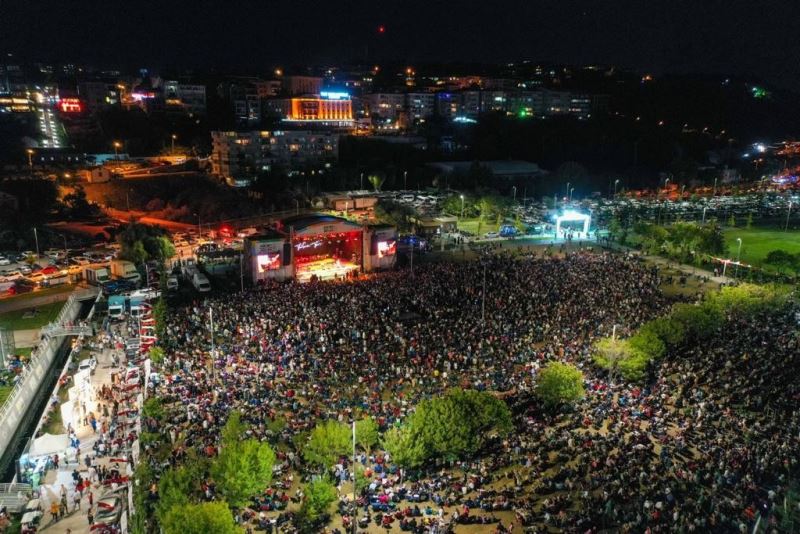 Şile Bezi Kültür Sanat Festivali Cengiz Kurtoğlu konseriyle son buldu
