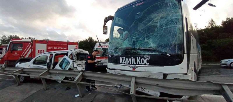 İstanbul, Hasdal-Kemerburgaz istikametinde yolcu otobüsüyle birlikte 7 aracın karıştığı zincirleme trafik kazası meydana geldi. Kazada 5 kişi yaralanırken, 1 kişi uzun uğraşlar sonucu sıkıştığı yerden çıkarıldı. Kazayla ilgili çalışmalar sürüyor.
