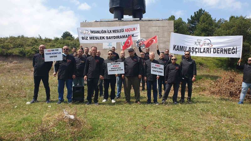 Kamu kurumlarında çalışan aşçılar festivale siyah önlükle katıldı
