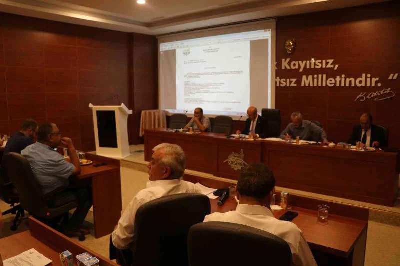 Cumhur İttifakı ’Ar Damarı Çatlamış’ polemiği ile belediye meclisi toplantısını terk etti
