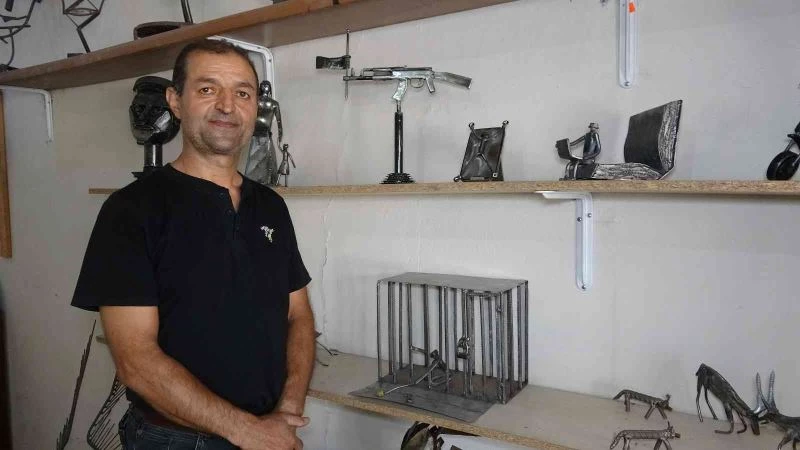 İranlı heykeltıraş, hurda malzemeyle teknoloji bağımlılığına dikkat çekti

