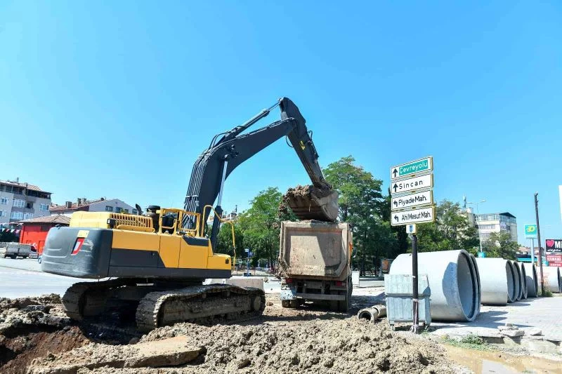 İstasyon Caddesi’nde 163 milyon liralık altyapı projesi sürüyor
