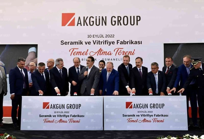 Bakan Varank ve Dönmez, Bilecik’te 160 milyon dolarlık yatırımı olan fabrikanın temelini attı
