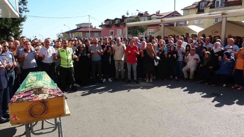 Nöbette hayatını kaybeden hemşire, mesai arkadaşları tarafınsan son yolculuğuna uğurlandı
