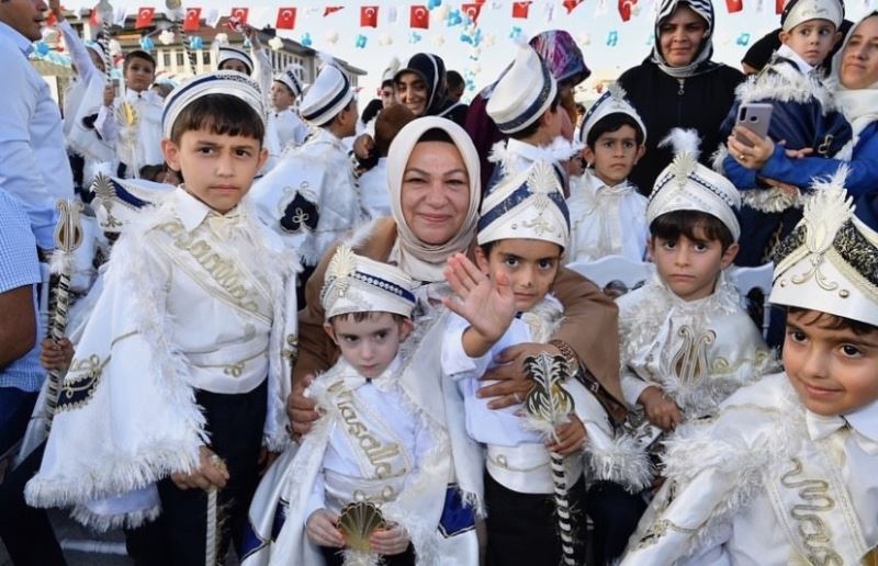 Sancaktepe Belediyesi’nden toplu sünnet şöleni: 600 çocuk sünnet oldu
