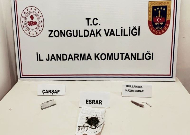 Jandarmanın durdurduğu araçlardan uyuşturucu çıktı
