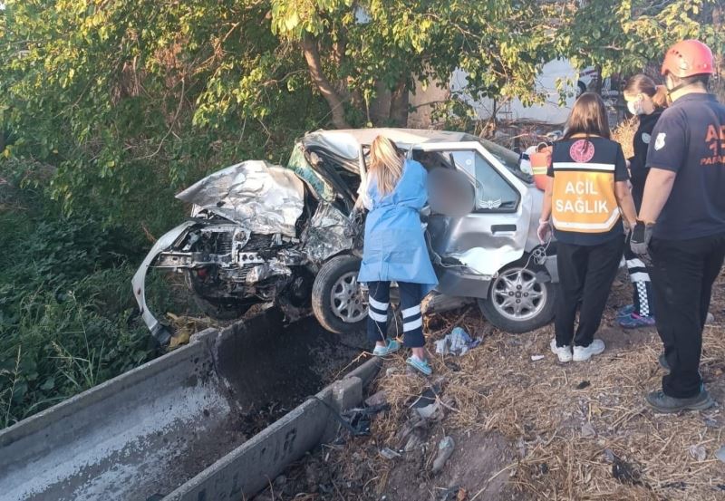 Foça’da trafik kazası: 1 ölü, 1 yaralı
