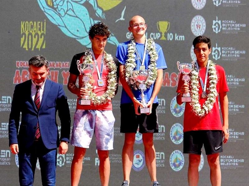 Antalyasporlu yüzücüler Golden Cup 2022’de kürsüde
