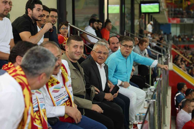 Büyükkılıç’tan Kayserispor’a ’birleştirici güç’ vurgusu
