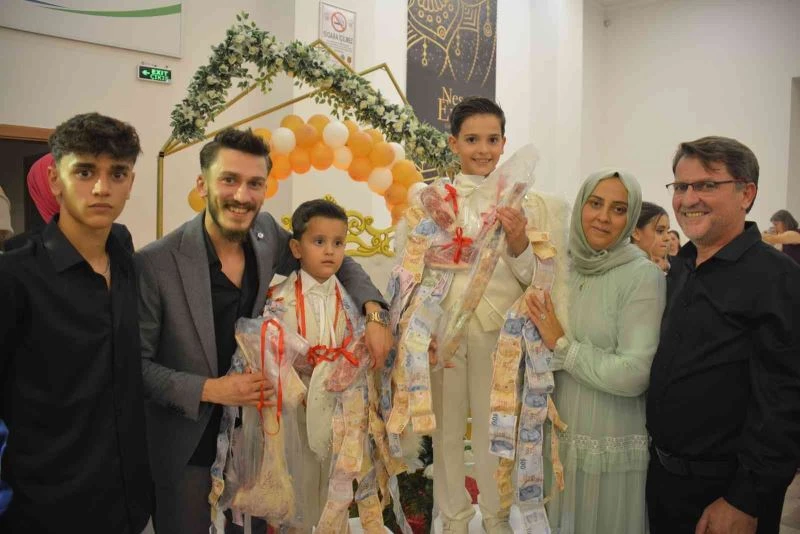 Sünnet çocuklarına altın yerine et taktılar
