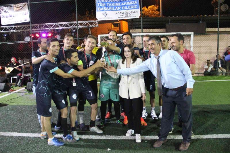Yenipazar Karacaörenspor turnuvada şampiyon oldu
