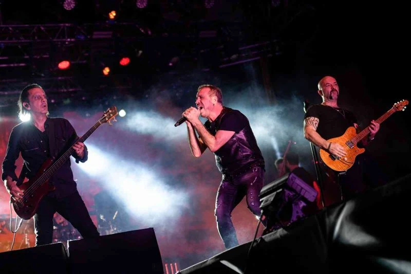 İEF Çim Konserleri’nde finali Haluk Levent yaptı
