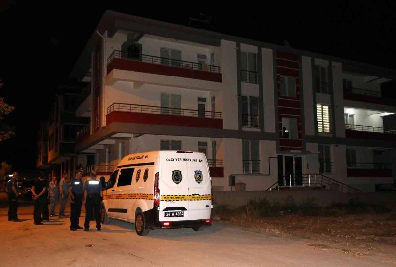 2 çocuk annesi kadın kocası tarafından 20 bıçak darbesiyle öldürüldü
