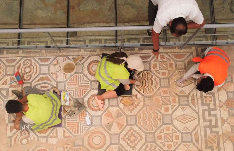 Bin 500 yıl öncesine ait, Antik kentin mozaikle süslü hamamı restore edildi
