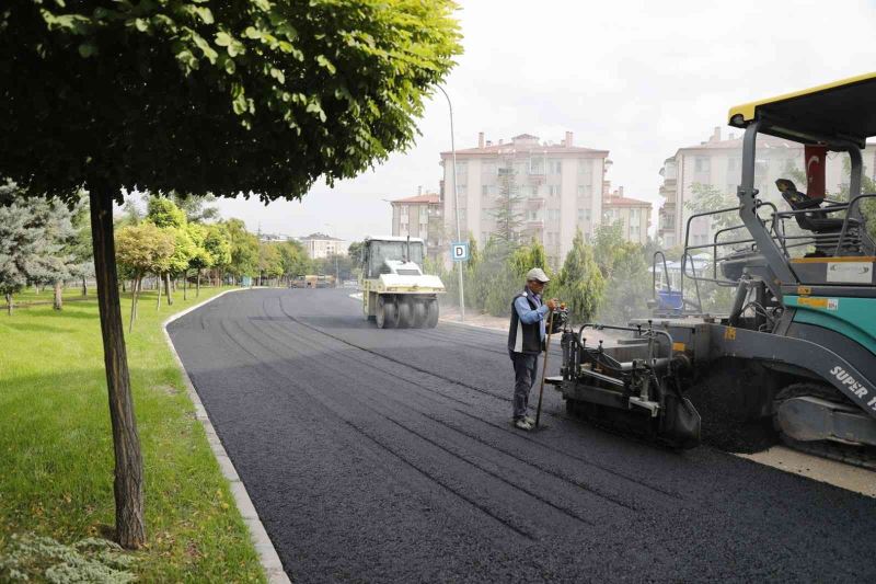 Nevşehir sokaklarında asfalt serimi devam ediyor
