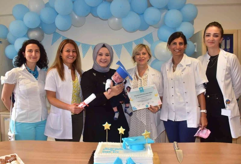 Yaşam sınırında dünyaya gelen minik, sağlıkla evine döndü
