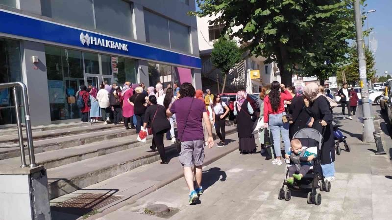 Bankalarda Sosyal Konut Projesi için başvuru yoğunluğu
