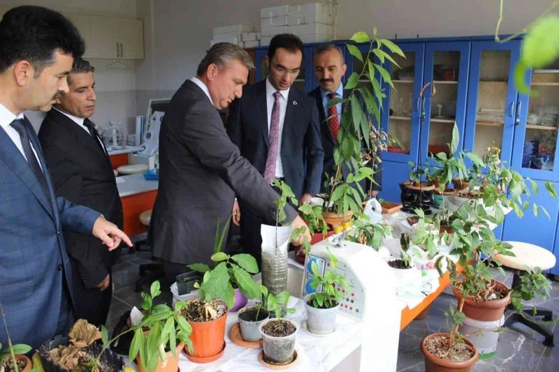 Kaymakam Göze, okulları ziyaret etti
