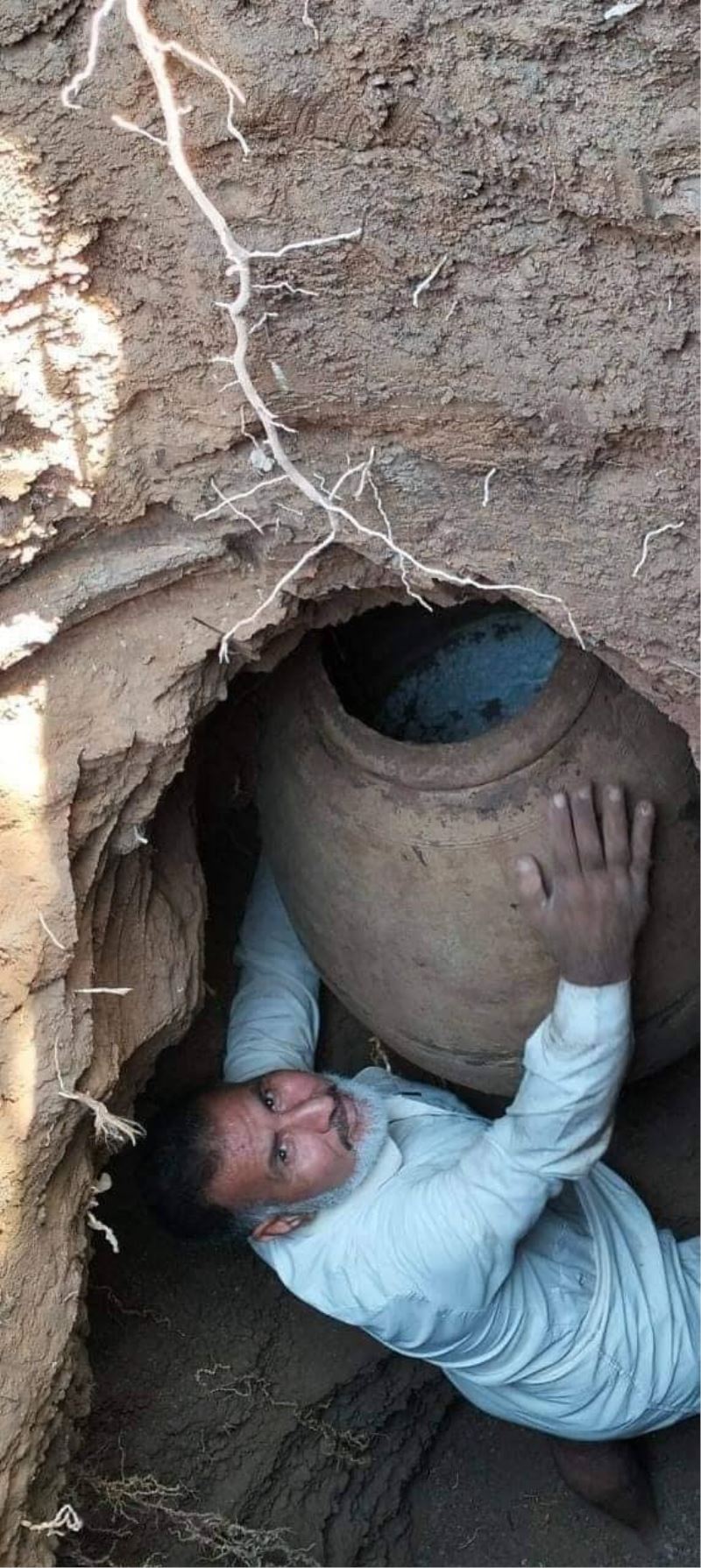 Irak’ta su kuyusu kazan adam tarihi eser buldu
