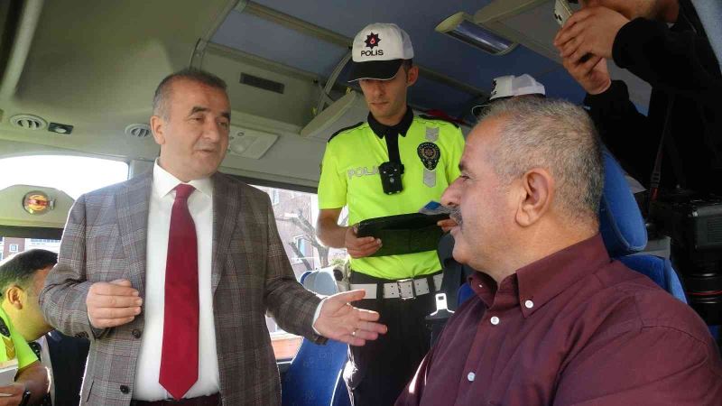 Vali Hatipoğlu, servisleri denetledi
