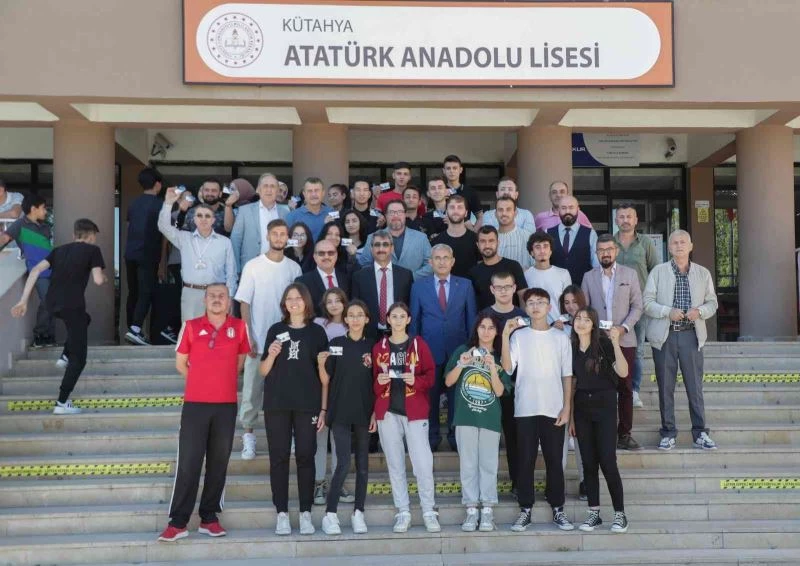 Belediye Kütahyaspor’dan gençlere jest
