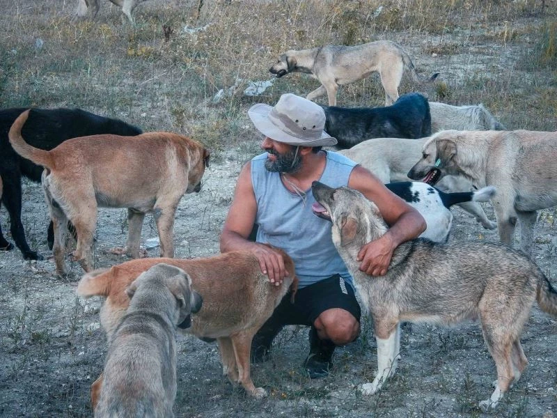 Böyle sevgi görülmedi her gün peşinden yüzlercesi koşuyor
