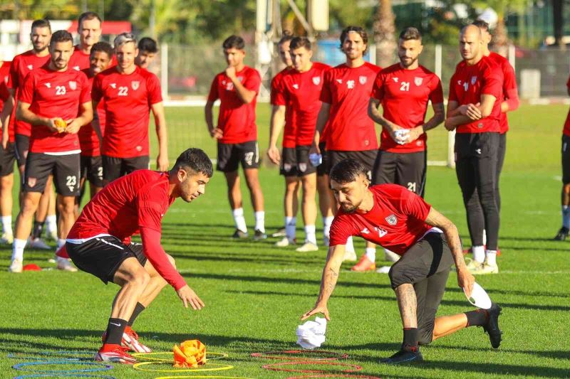 Samsunspor’da 10 futbolcu henüz forma giyemedi